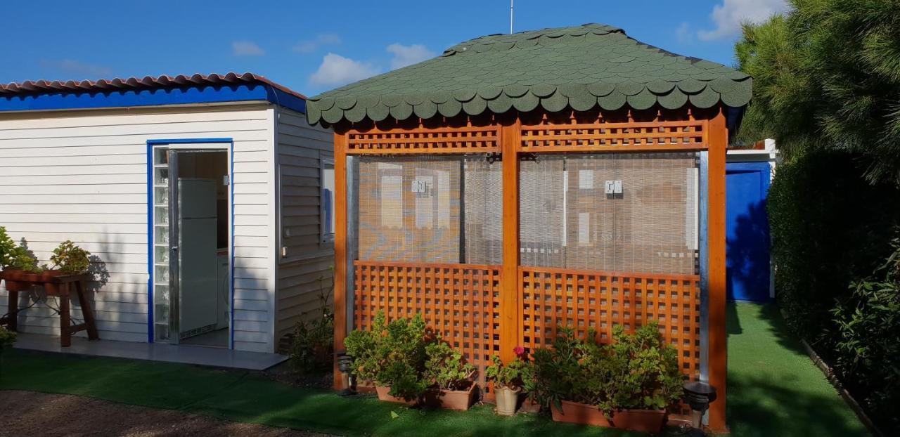 En Finca Las Dunas Dos Chalets Con Jacuzzis En Primera Linea De Playa , Uno De 4 Dormitorios Y Otro De 2 Dormitorios, Llama Al Seiscientos Veintisiete Cuatrocientos Diecisiete Trescientos Noventa Y Ocho Rota Dış mekan fotoğraf