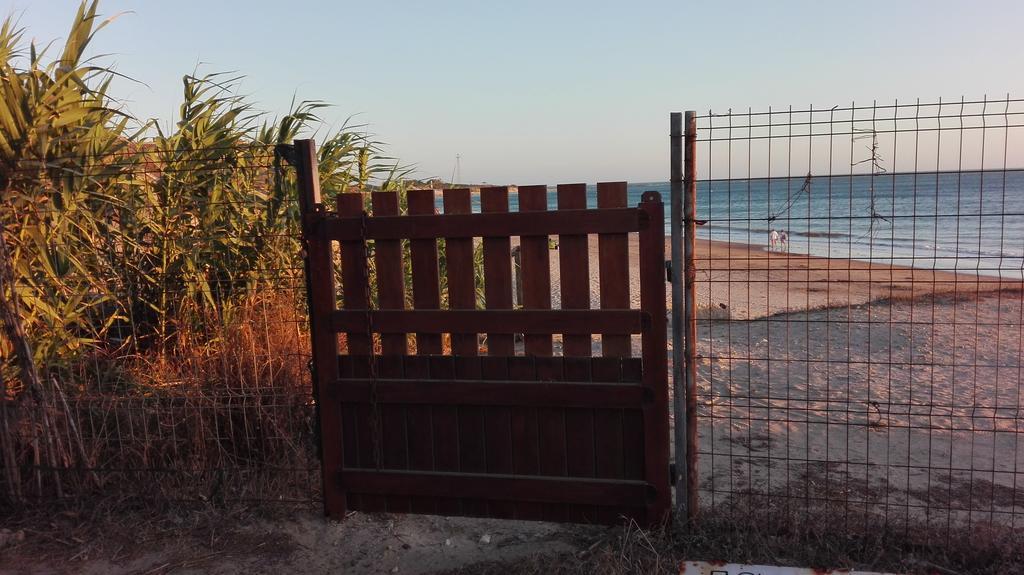 En Finca Las Dunas Dos Chalets Con Jacuzzis En Primera Linea De Playa , Uno De 4 Dormitorios Y Otro De 2 Dormitorios, Llama Al Seiscientos Veintisiete Cuatrocientos Diecisiete Trescientos Noventa Y Ocho Rota Dış mekan fotoğraf